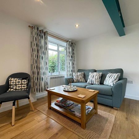 Lovely Ground Floor Apartment In Quiet Village エクセター エクステリア 写真