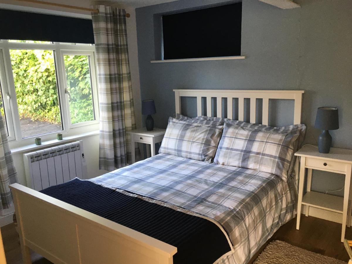 Lovely Ground Floor Apartment In Quiet Village エクセター エクステリア 写真