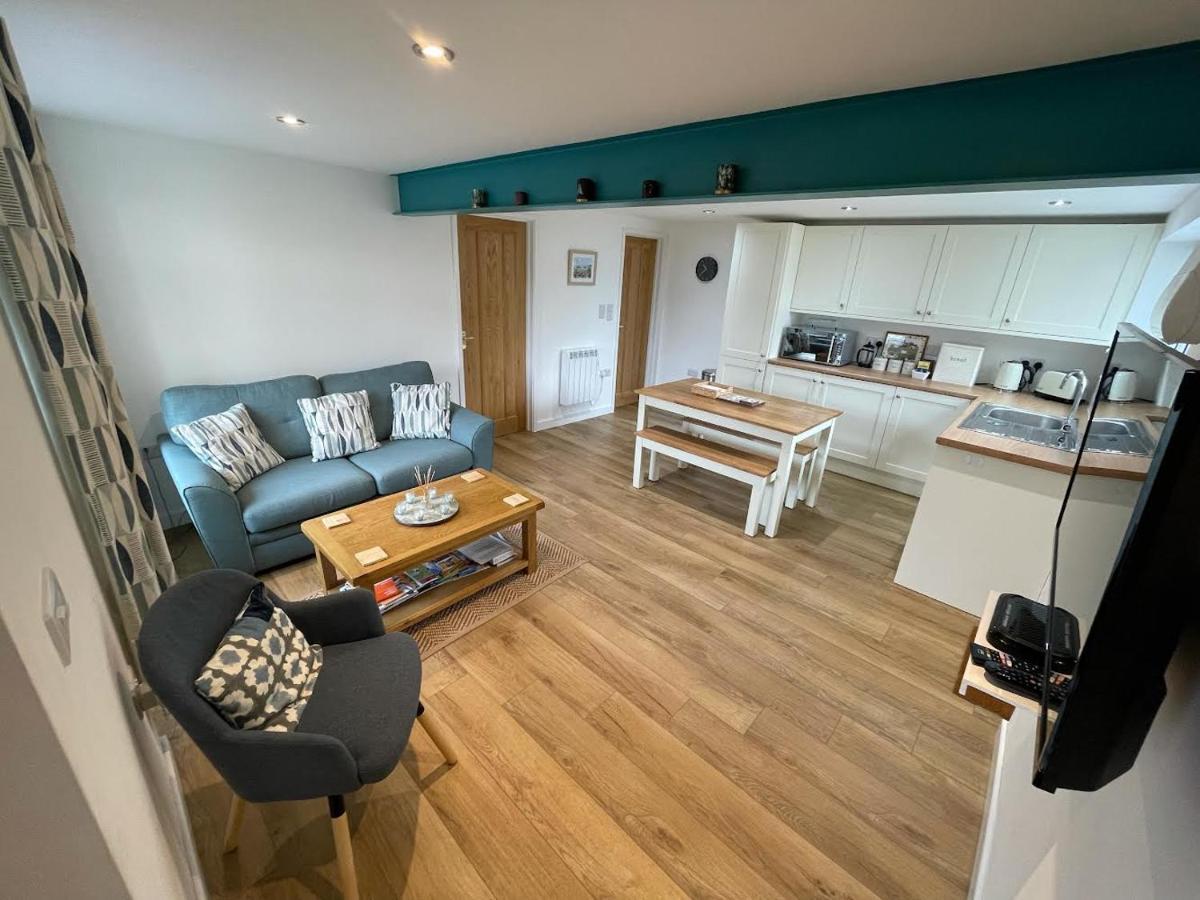 Lovely Ground Floor Apartment In Quiet Village エクセター エクステリア 写真